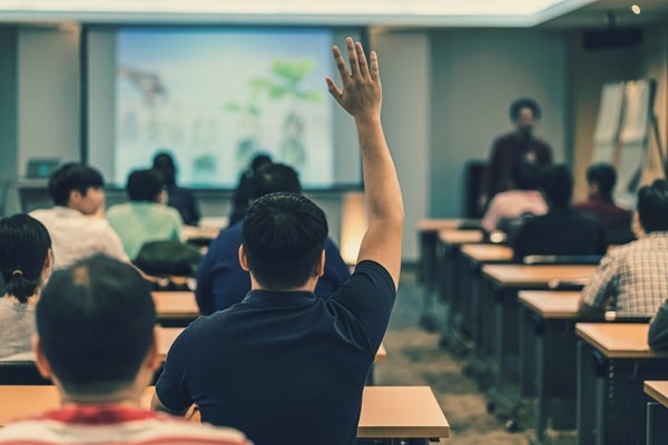 reunião de pais e professores; relação família e escola