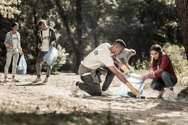 envolvimento de estudantes do Ensino Médio em projetos comunitários ou voluntariado