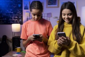 orientar crianças e adolescentes sobre segurança digital